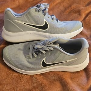 Nike Star Runner 3 Big kids' running shoes SIZE 6.5y